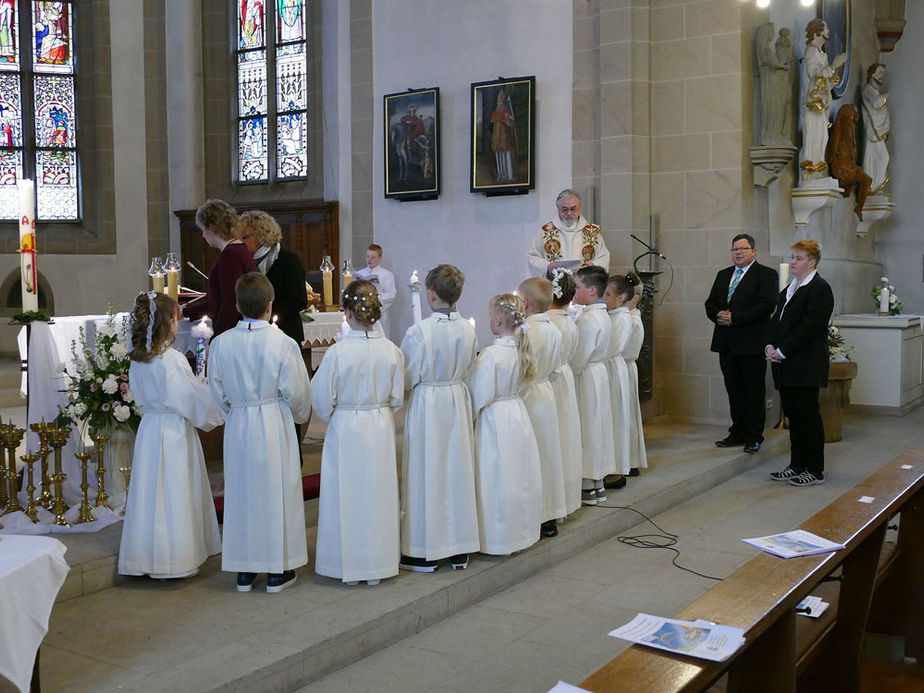 1. Heilige Kommunion in St. Crescentius (Foto: Karl-Franz Thiede)